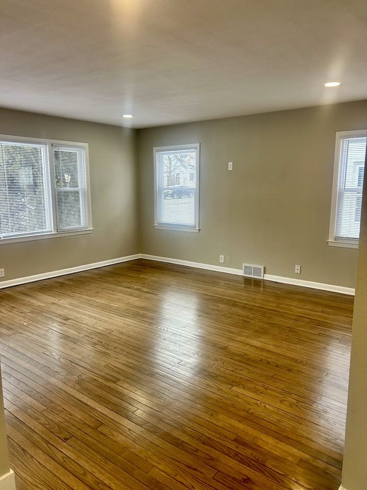 5932 N 37th St #5932N37th - Photo 3 of 5