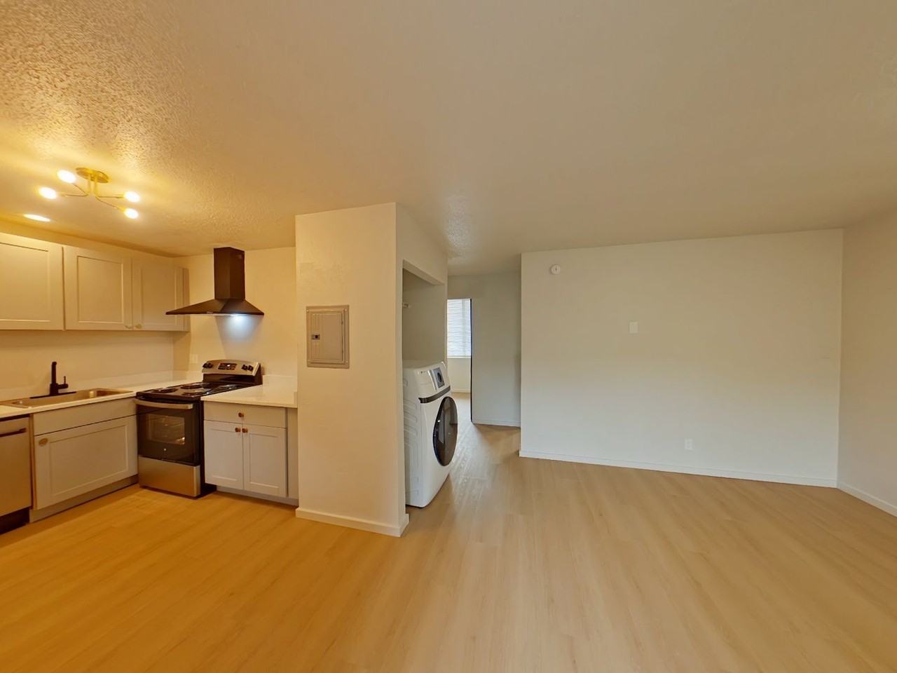 University Manor - Photo 7 of 12