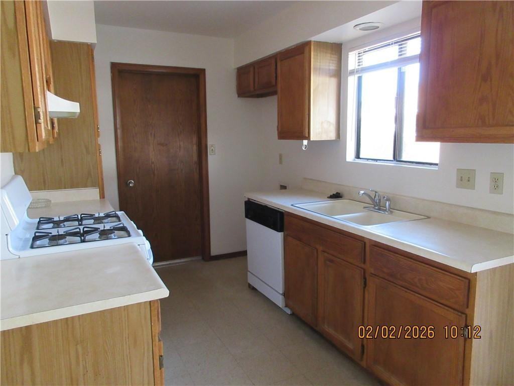 1935 Lucille Ave - Photo 4 of 10