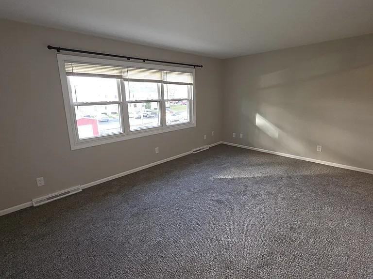 105 Blair Dr #8 - Photo 7 of 27