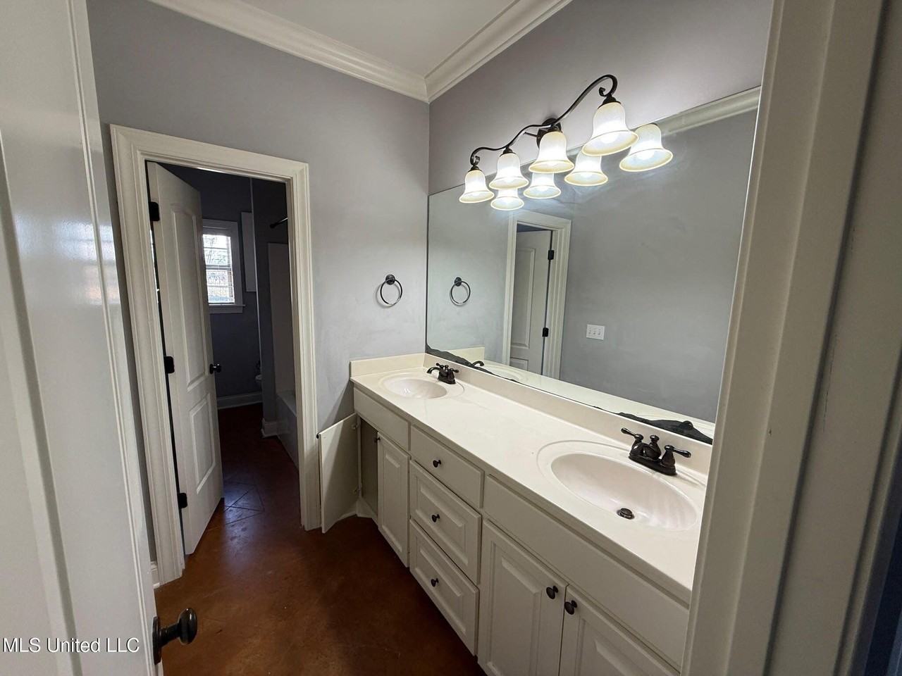 409 Ashtree Ln - Photo 7 of 12