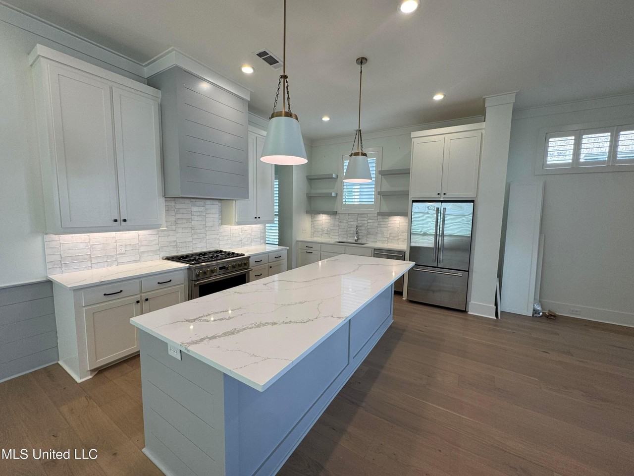 105 Water St - Photo 5 of 23