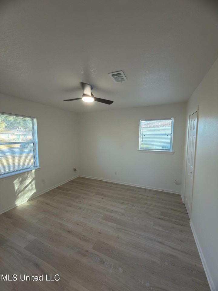 6517 Lancaster Blvd - Photo 6 of 8