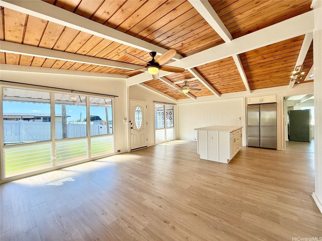 2422 Anihinihi St - Photo 4 of 17