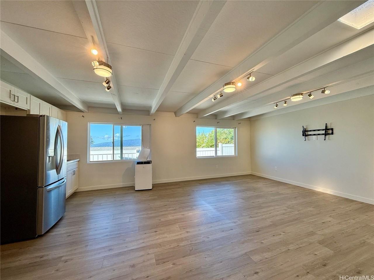 2422 Anihinihi St - Photo 5 of 17