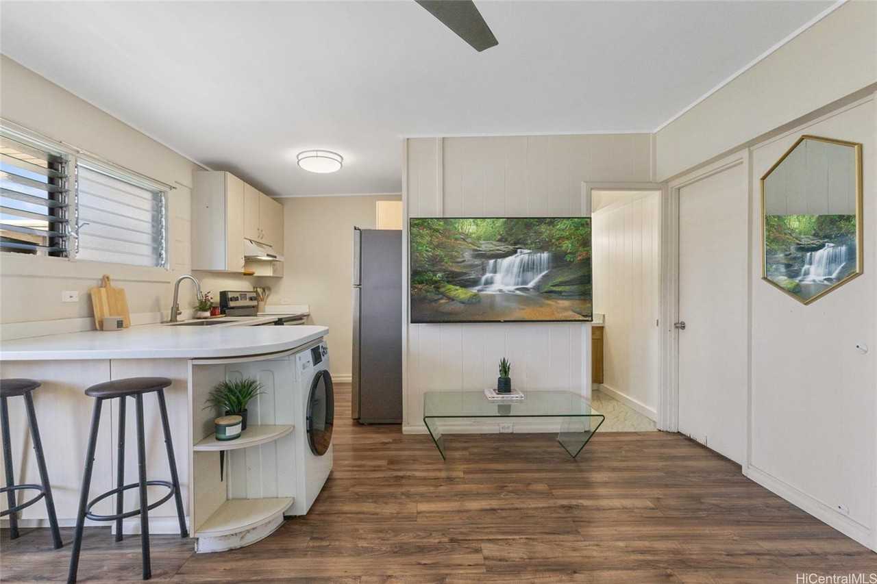 1707 Anapuni St #9 - Photo 2 of 22