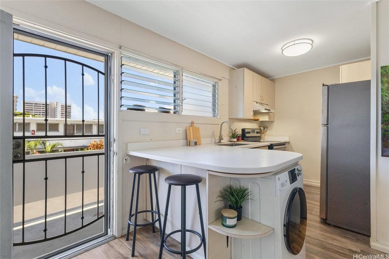 1707 Anapuni St #9 - Photo 3 of 22