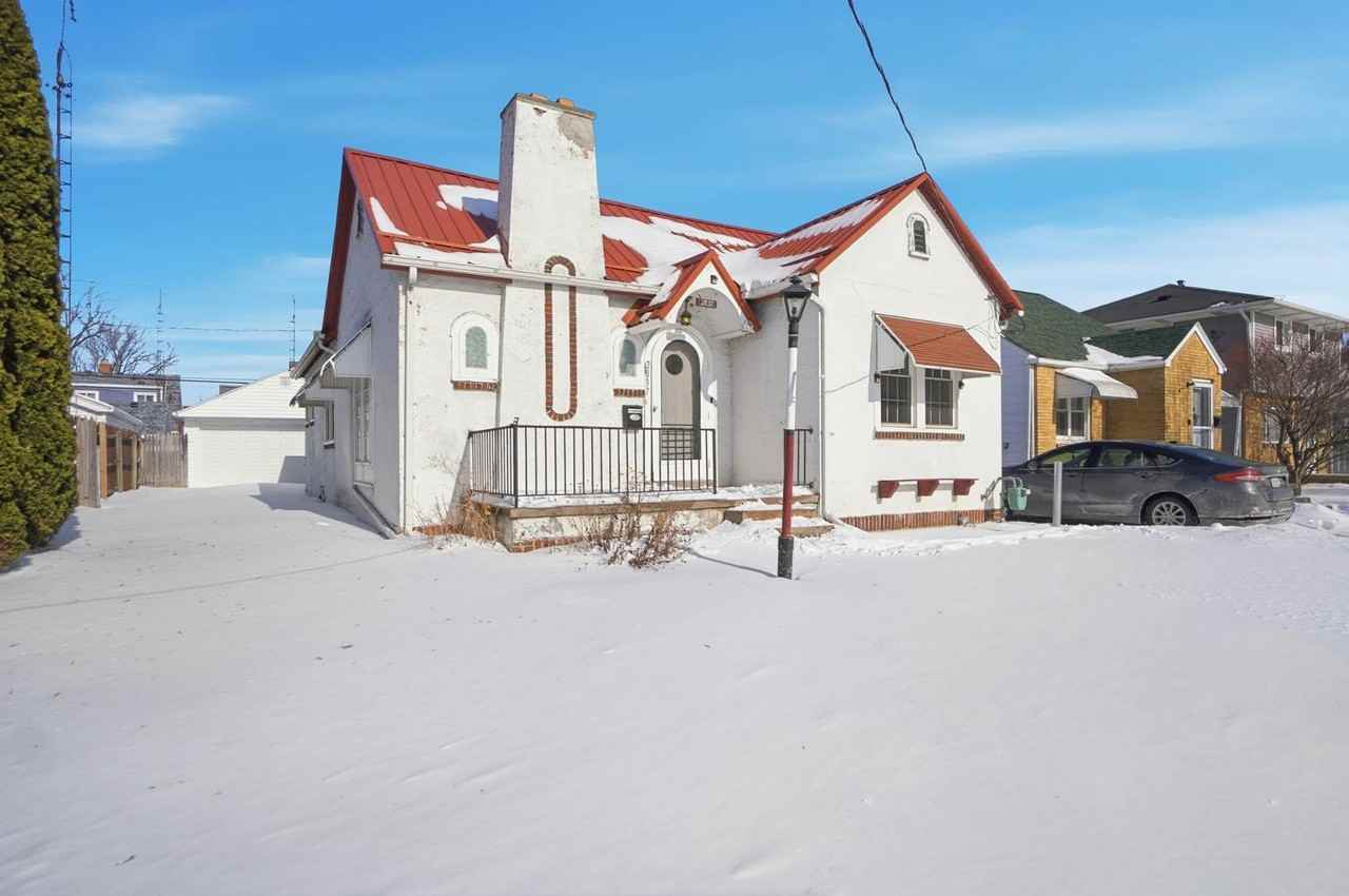 2837 N 109th St - Photo 2 of 32