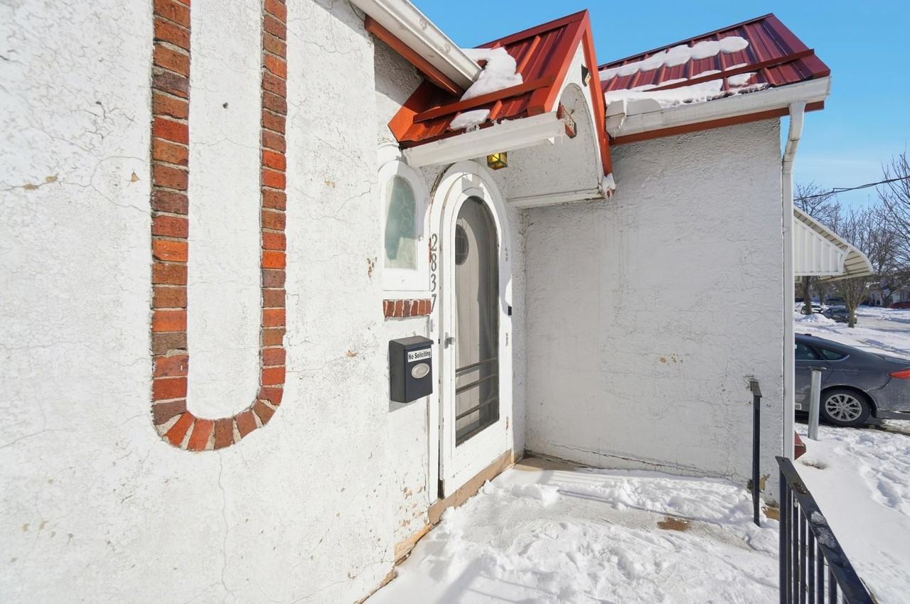 2837 N 109th St - Photo 3 of 32