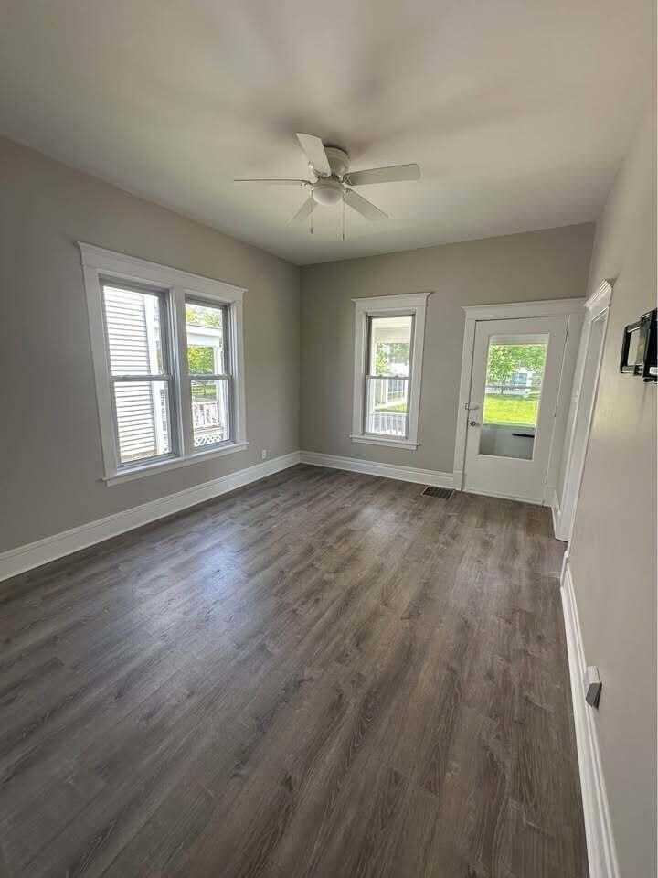 154 Napoleon St - Photo 2 of 7