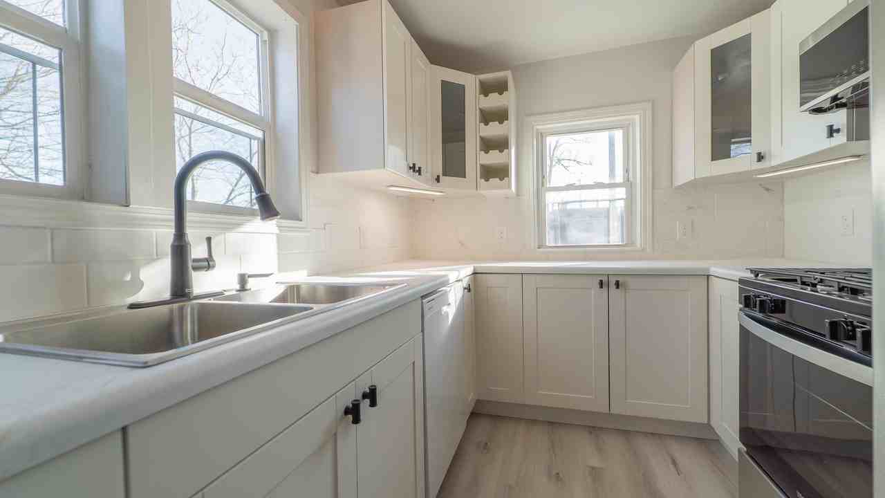 115 N Porter St - Photo 6 of 7