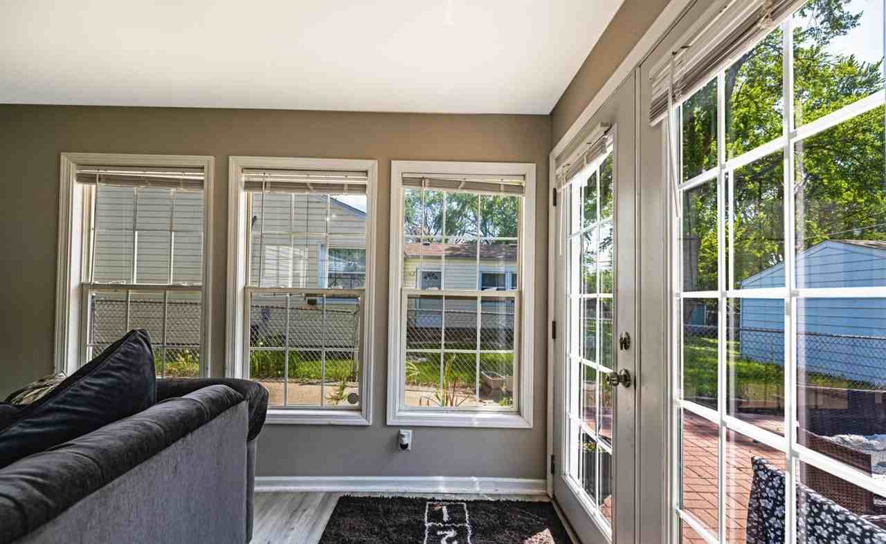 442 N Delaware St - Photo 4 of 21