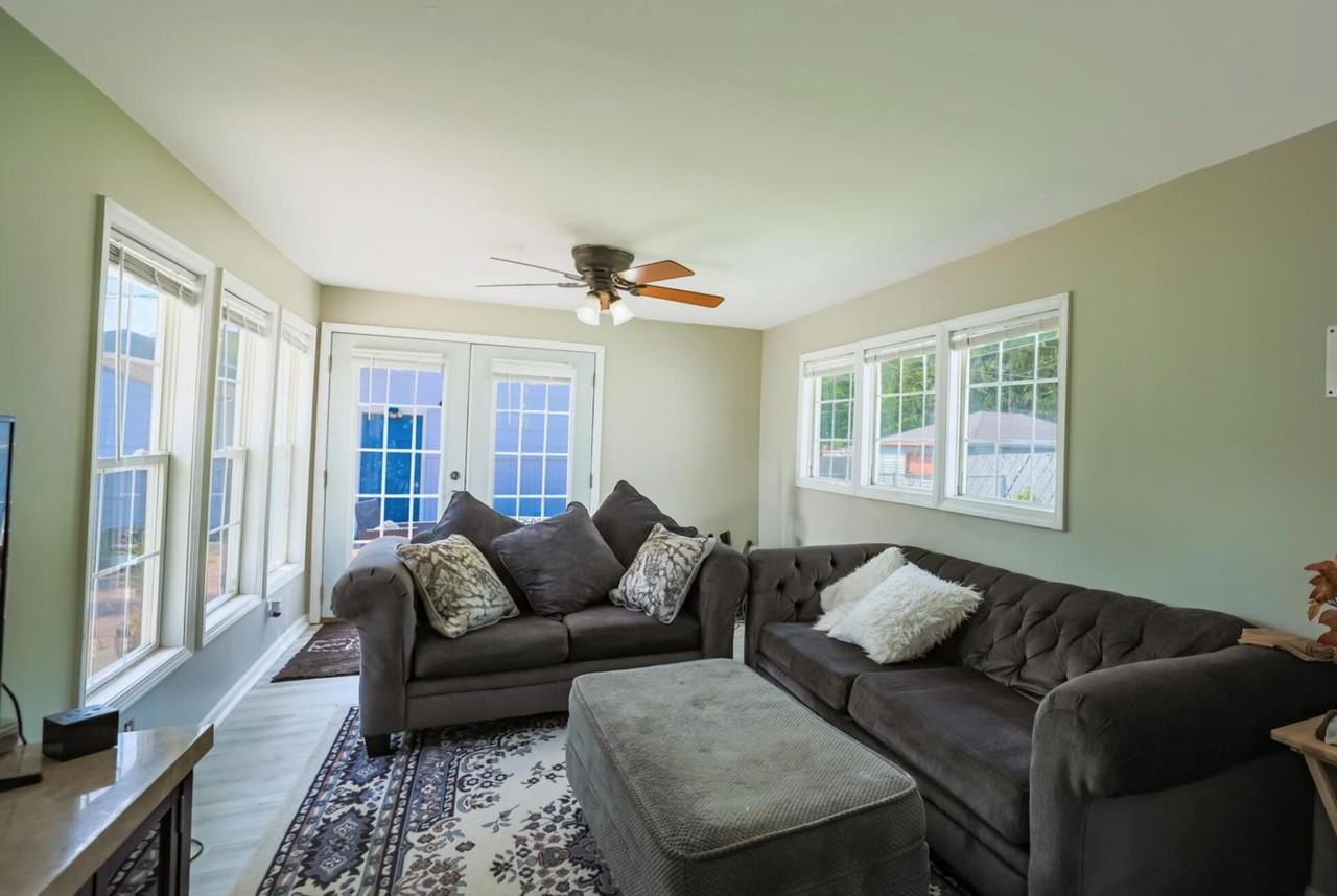 442 N Delaware St - Photo 6 of 21