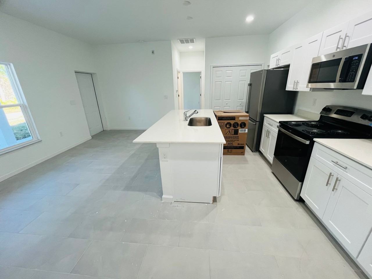 1114 Cellini St E - Photo 6 of 12