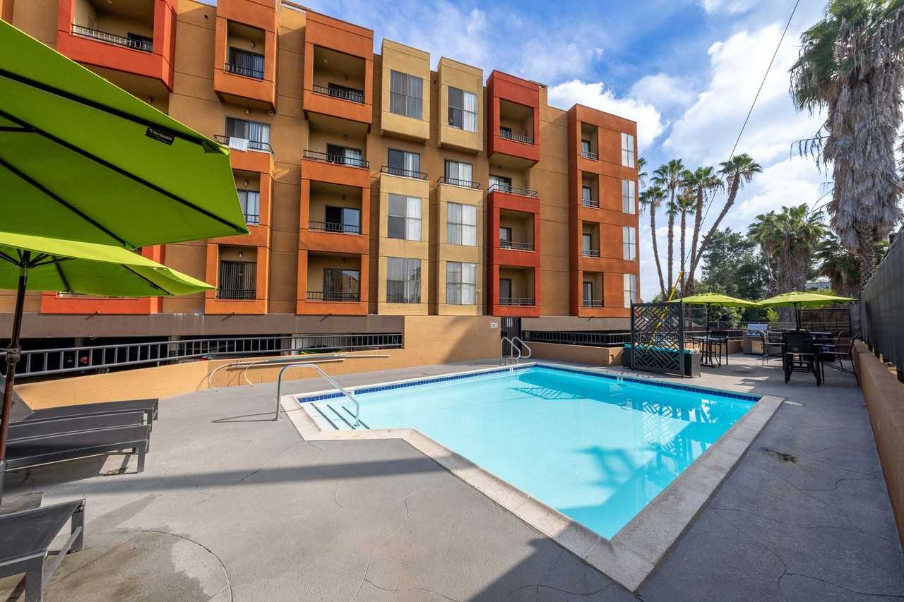 Diplomat Apartments - Photo 4 of 50