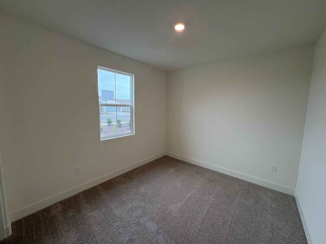 2405 N Fontana St - Photo 7 of 29