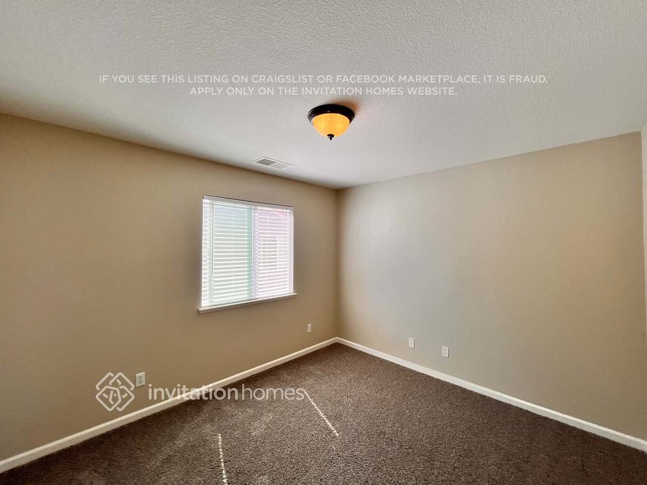 1097 Ashford Ln - Photo 3 of 11