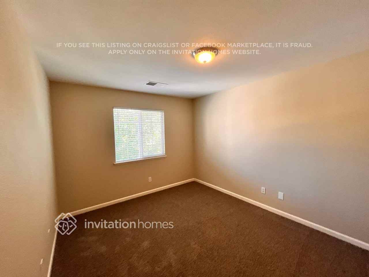 1097 Ashford Ln - Photo 4 of 11