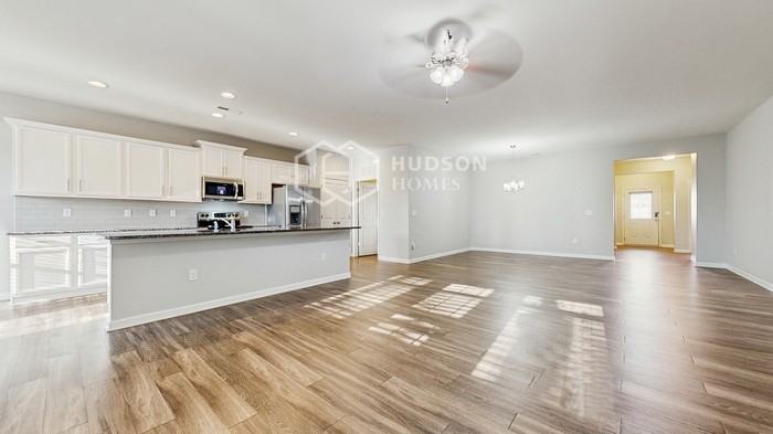 160 S Great White Way - Photo 6 of 28