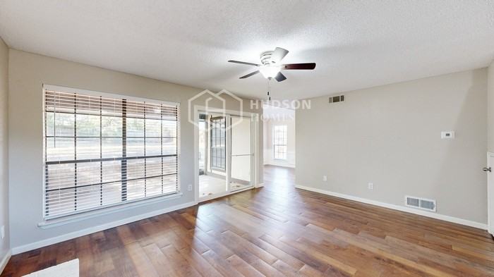 9731 Camfield Rd - Photo 6 of 34