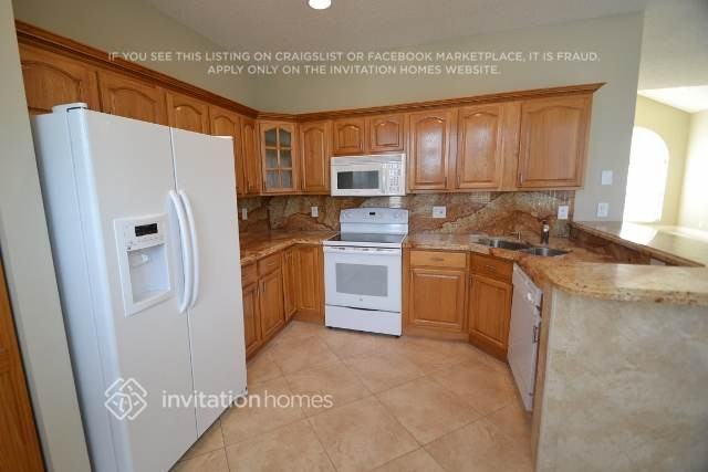 7988 Lakewood Cove Ct - Photo 5 of 13