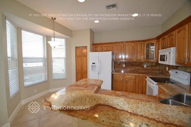 7988 Lakewood Cove Ct - Photo 6 of 13