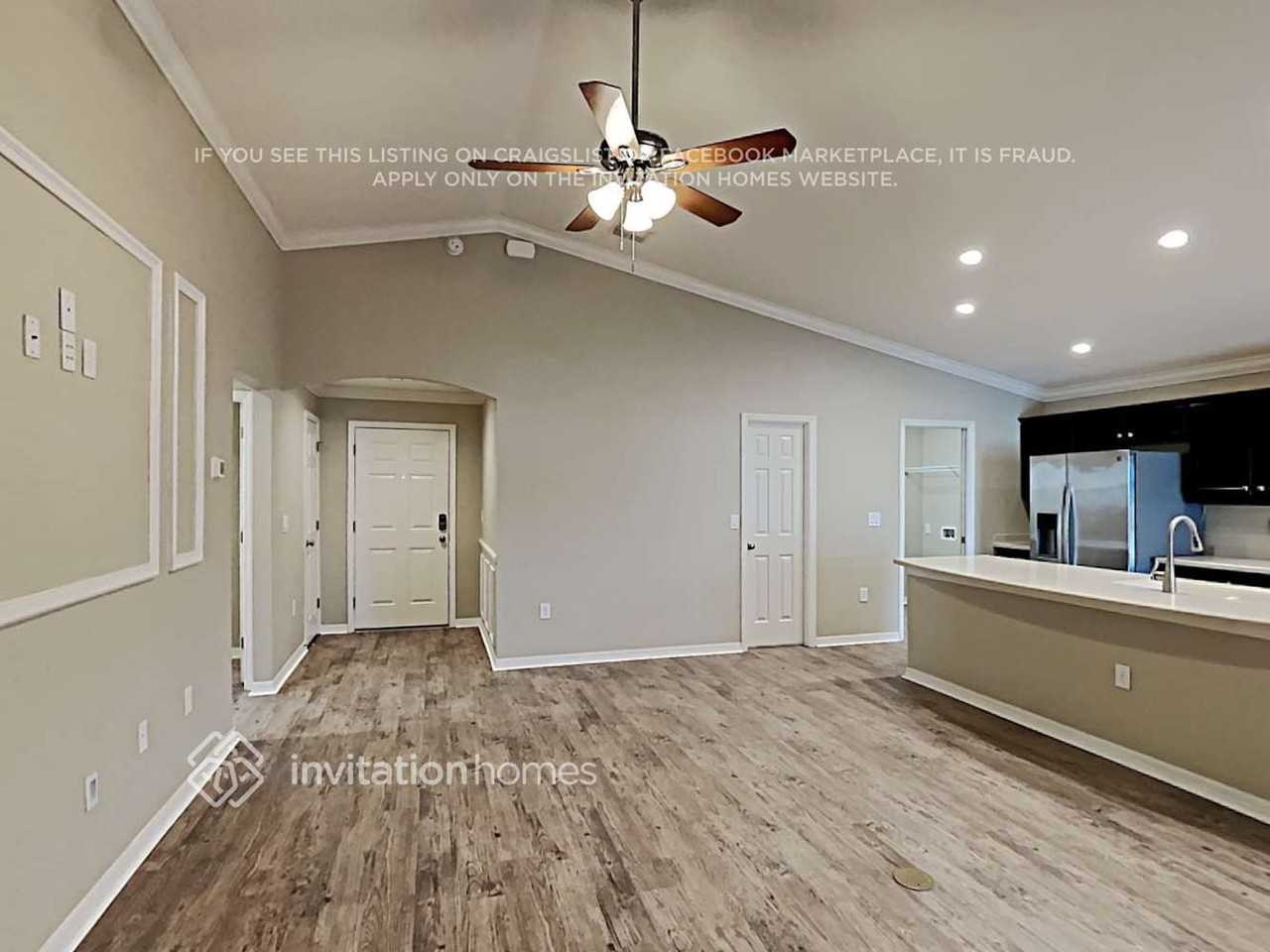 8028 Diamond Creek Ln - Photo 3 of 18