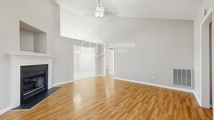 435 Parrish Hl - Photo 7 of 37