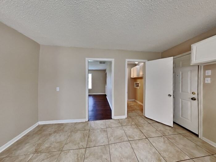 6002 Raza Rd - Photo 5 of 17