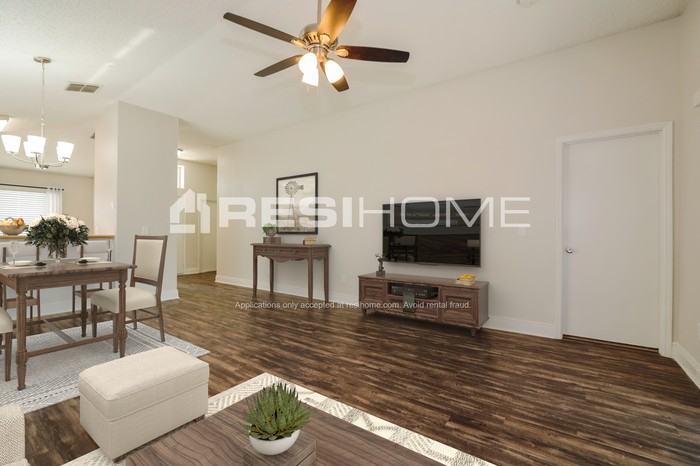 2601 Chatham Cir - Photo 5 of 17