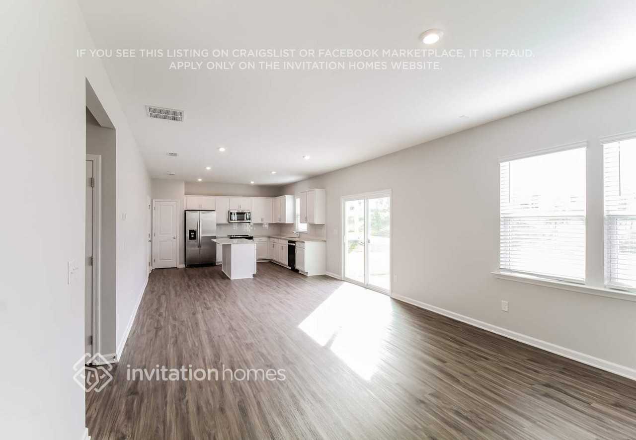 879 Pebble Blvd - Photo 6 of 26