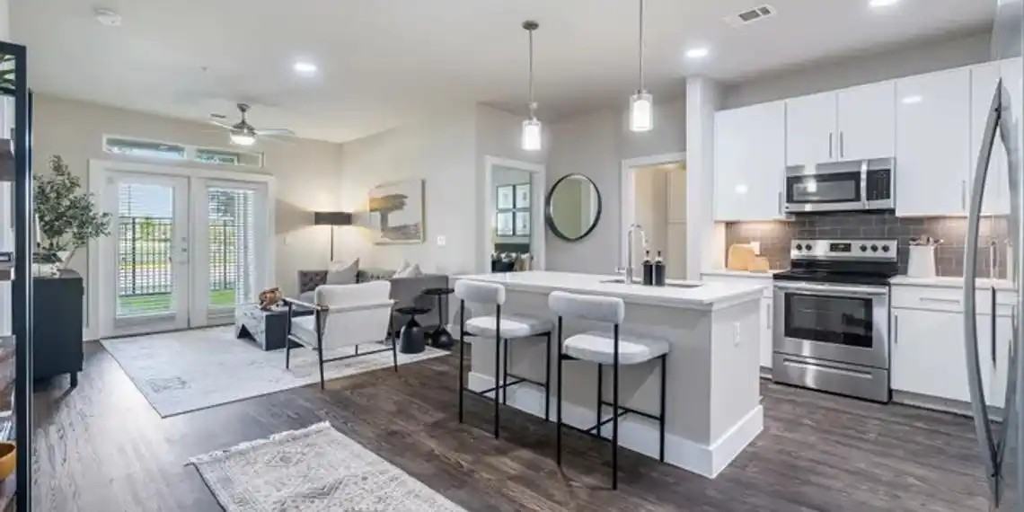 1015 S Pearl Expy #18 - Photo 4 of 10