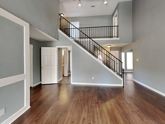 2142 Oak Shores Dr - Photo 2 of 22