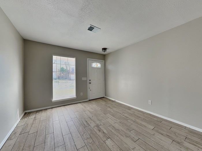 5711 Wynberry Dr - Photo 2 of 19