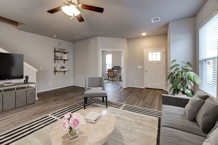 2420 E 6th St #A - Photo 6 of 44