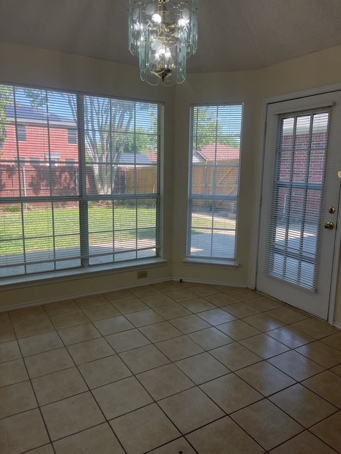 813 Moore St - Photo 6 of 23