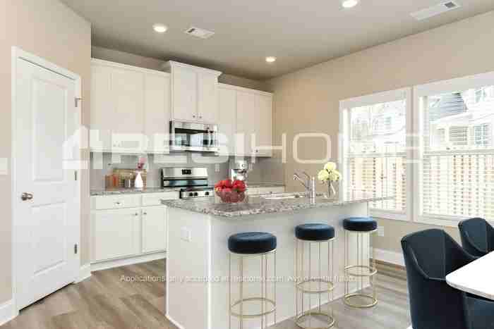 204 Phaeton Ln - Photo 3 of 20