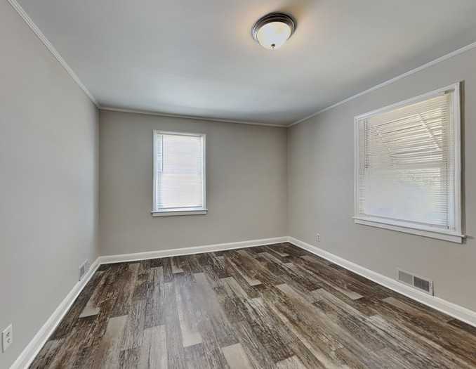 7920 33rd St - Photo 5 of 18