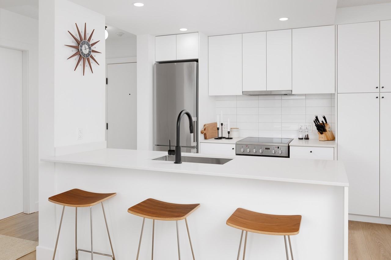 3427 Commercial Street #304 - Photo 4 of 18