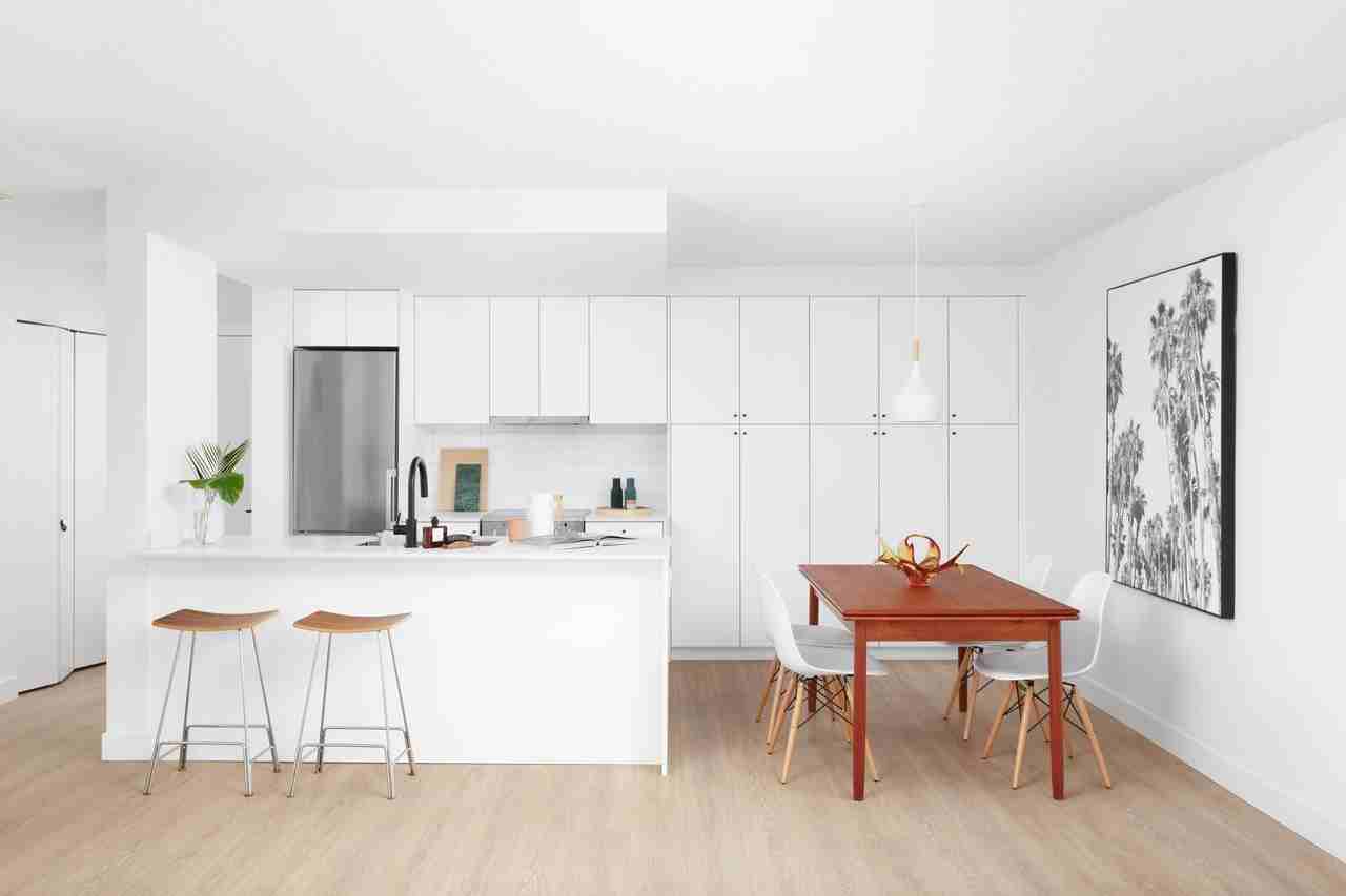 3427 Commercial Street #304 - Photo 5 of 18