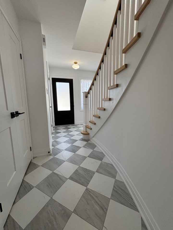 851 Sweetwater Crescent - Photo 2 of 15