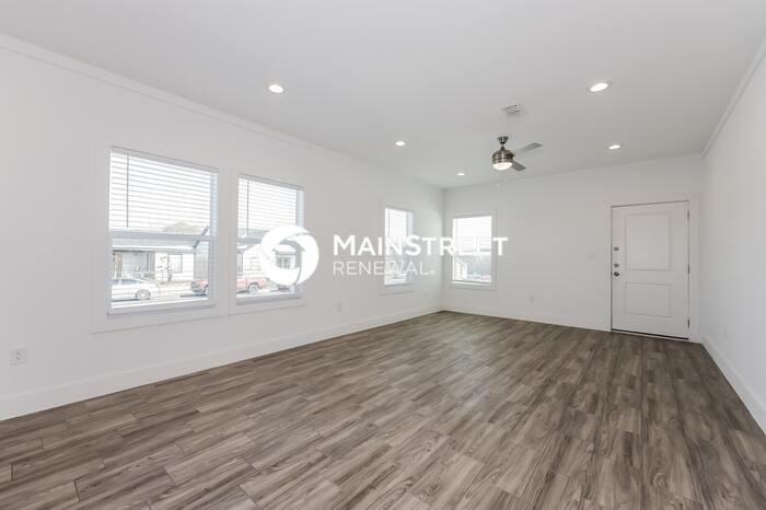 1601 Daniel St - Photo 2 of 17