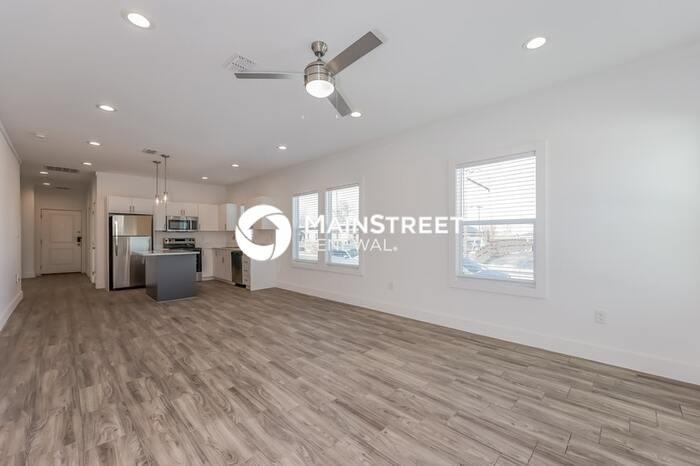 1601 Daniel St - Photo 3 of 17