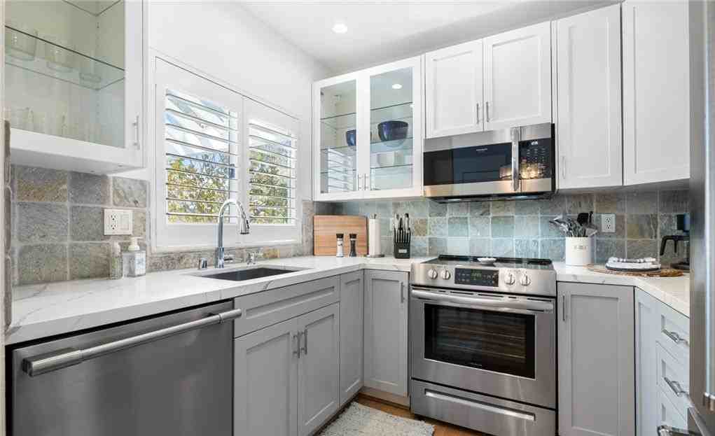 198 Hartford Dr #1 - Photo 2 of 10