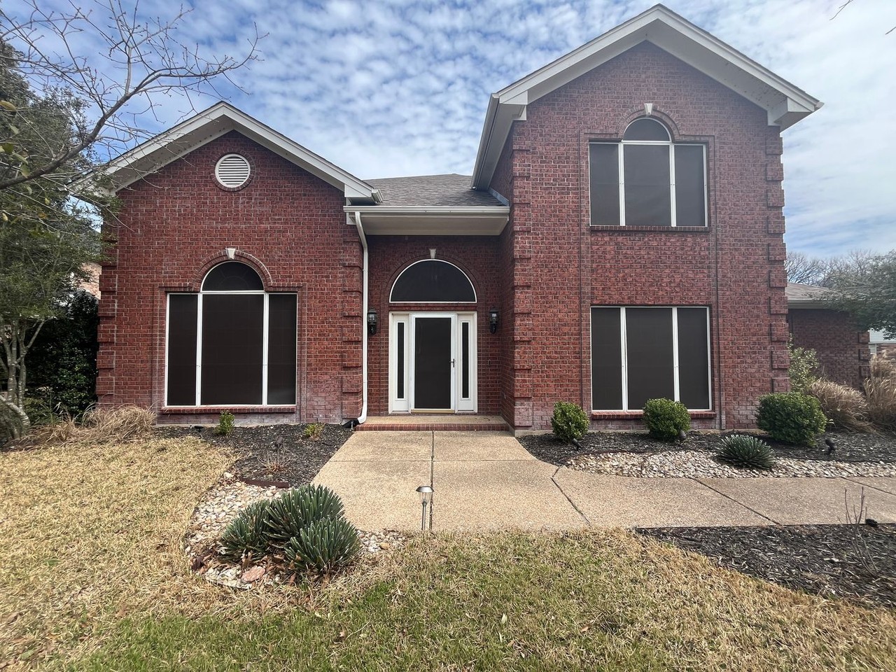 2013 Highland Dr - Photo 2 of 38