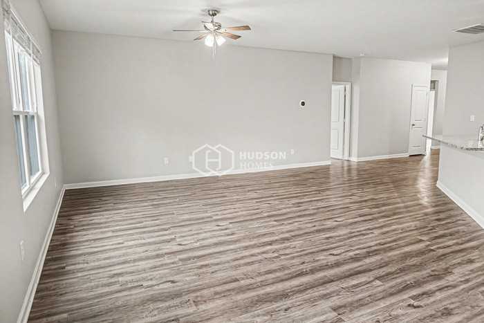 700 Clover Cir - Photo 4 of 17