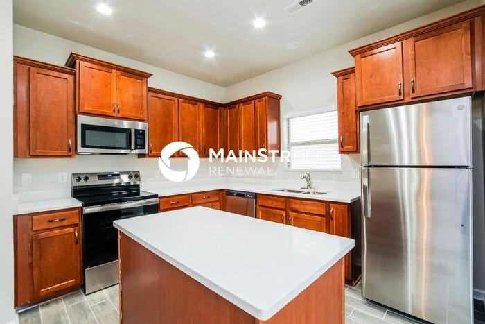 1445 Lombar St - Photo 7 of 19