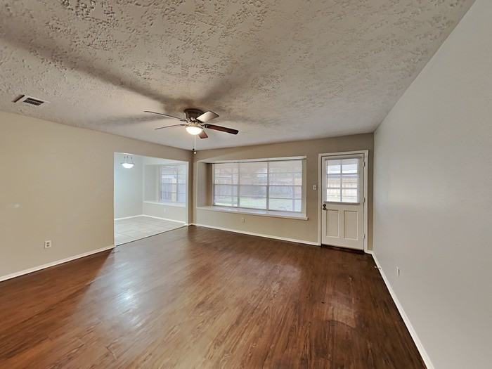 4315 Sloangate Dr - Photo 6 of 19