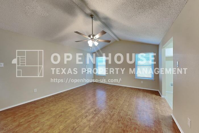 5563 Northfield Dr - Photo 4 of 22