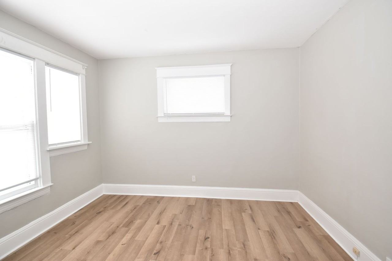 913 E Washington St - Photo 5 of 40